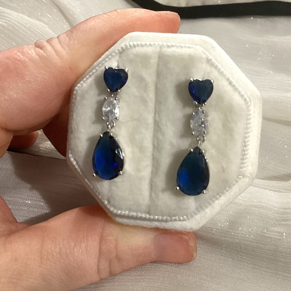 💙 White & Blue Sapphire Heart Drop Earrings - Picture 7 of 14